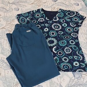 Med Couture Navy and Teal Patterned Short Sleeve Tee
